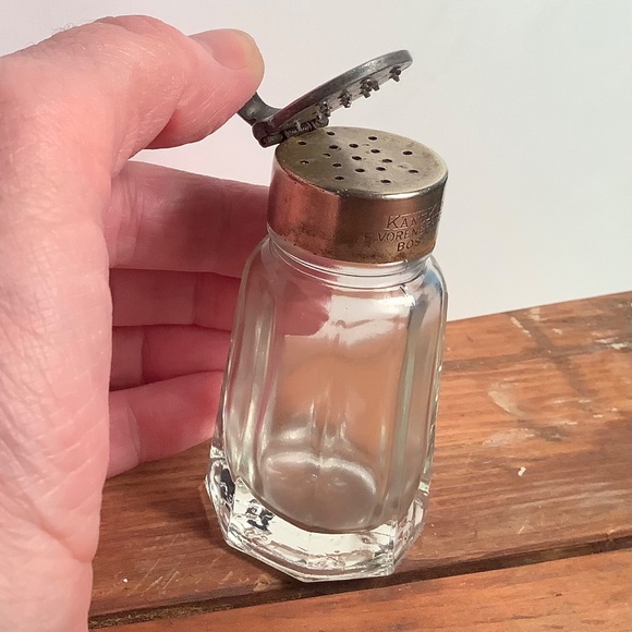 Antique salt shaker - Picture 6 of 8